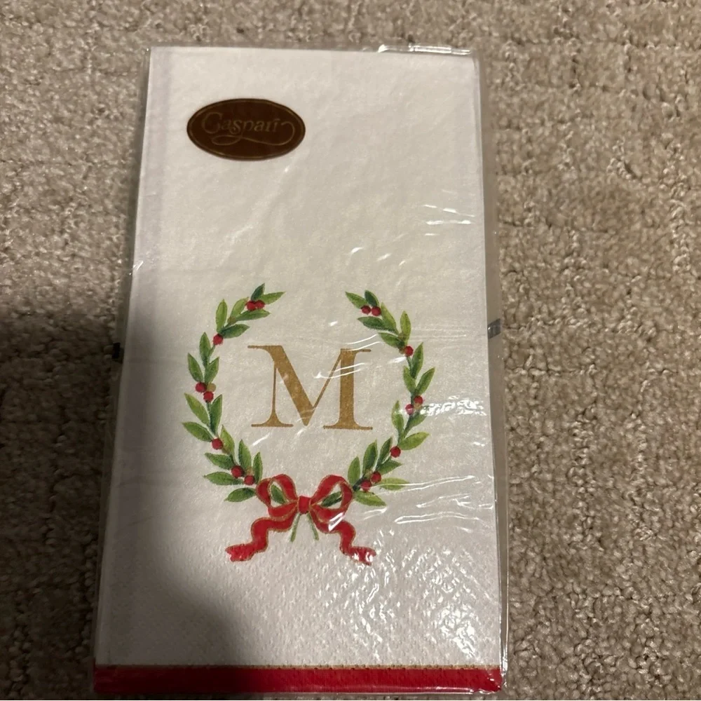 Caspari Christmas Laurel Wreath Monogram Letter M 15 Triple Ply Napkins 33x40
